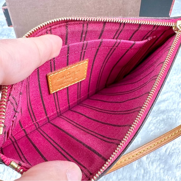 Louis Vuitton Monogram Neverfull Pouch with pink interior and box - Picture 7 of 14